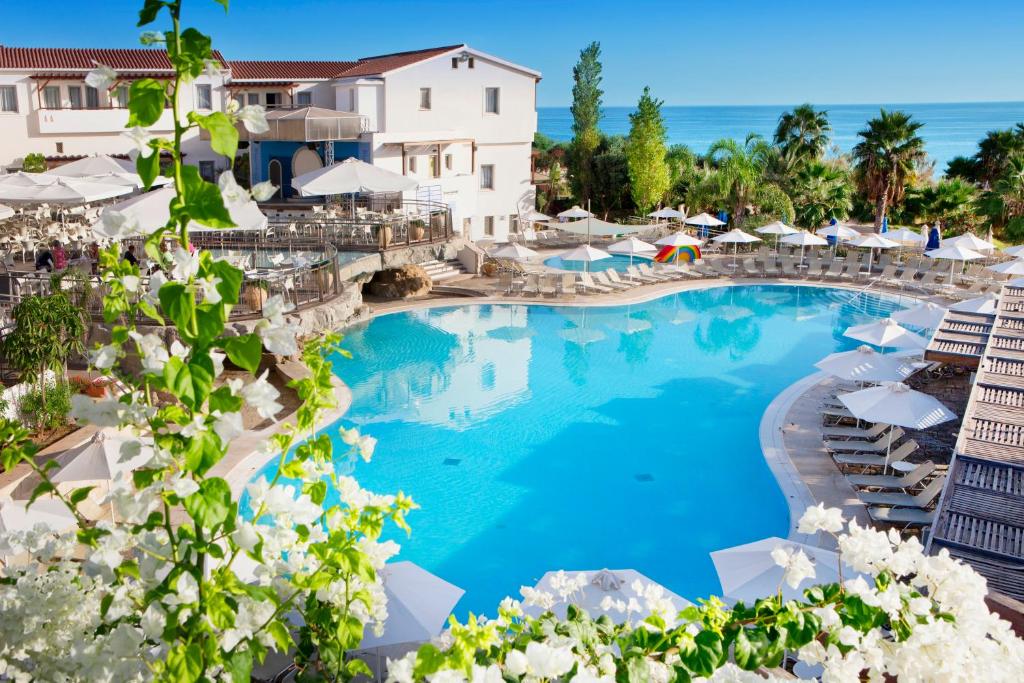Топ-10 отелей для отдыха с детьми на Кипре